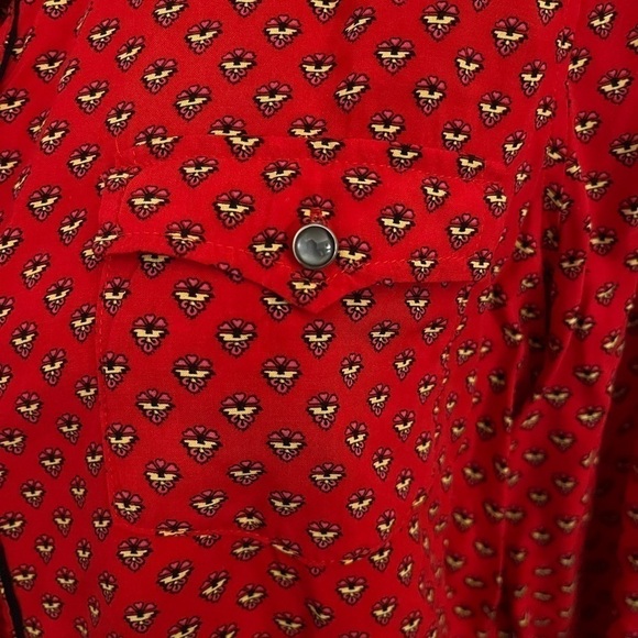 Two by Vince Camuto
Western Button Down Shirt.  Pearl buttons 
Size Medium - Picture 5 of 7